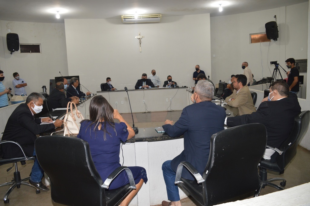 Servidores municipais de Picos recebem salário de agosto sem aumento aprovado pela Câmara