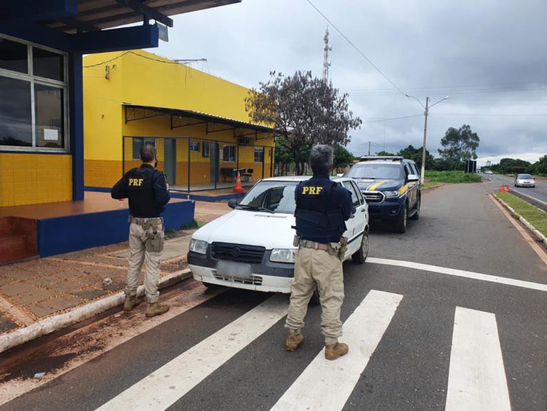 PRF recupera em Picos carro furtado há 5 anos na Bahia