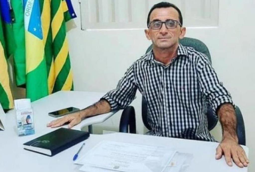 Prefeito de Aroeiras do Itaim contrata sem licitação empresa para fornecimento de condicionadores de ar