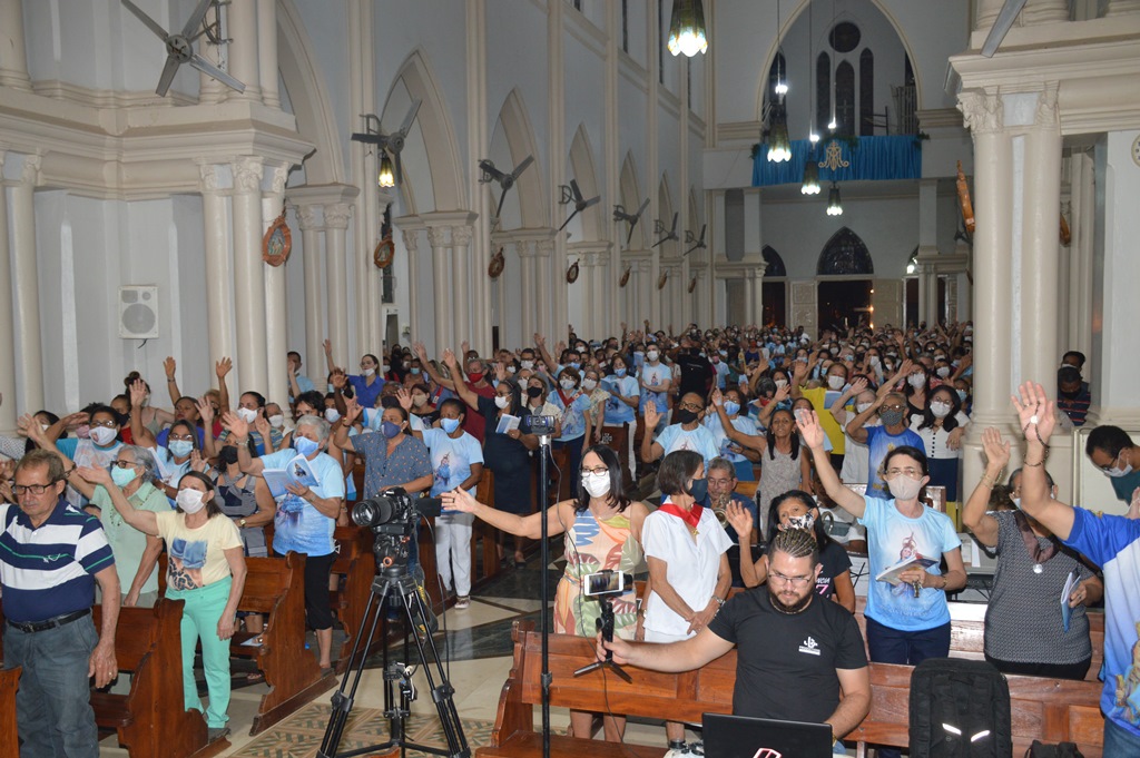 Devotos lotam Catedral de Picos na missa de abertura dos Festejos da Padroeira