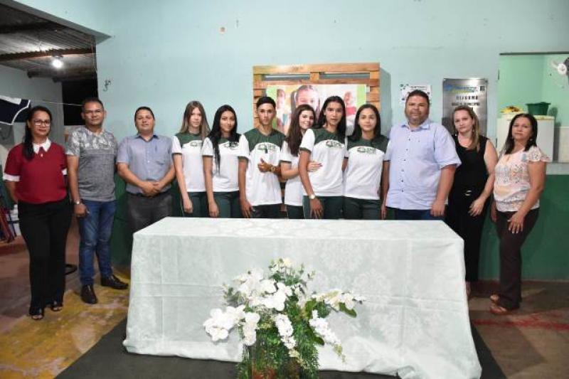 Ademaelton Bezerra entrega fardamento para alunos de 12 escolas municipais de São José do Piauí