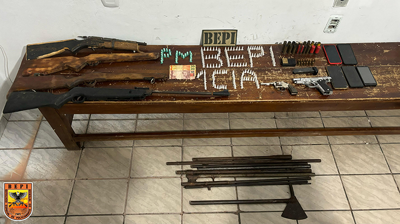 Três suspeitos são conduzidos com grande quantidade de armas e drogas no Piauí