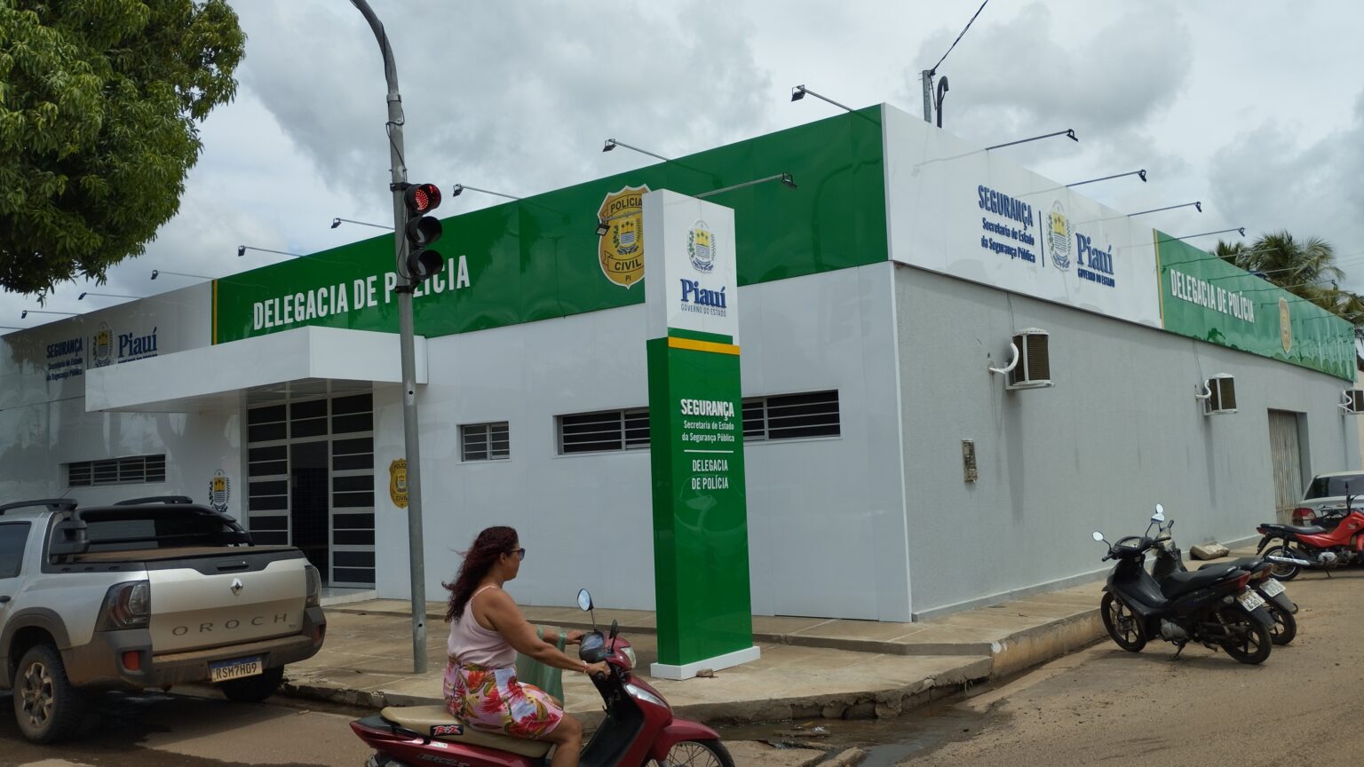 Escrivão da Polícia Civil do Piauí é suspenso por usar viatura para frequentar o "Cabaré da Elizabete"