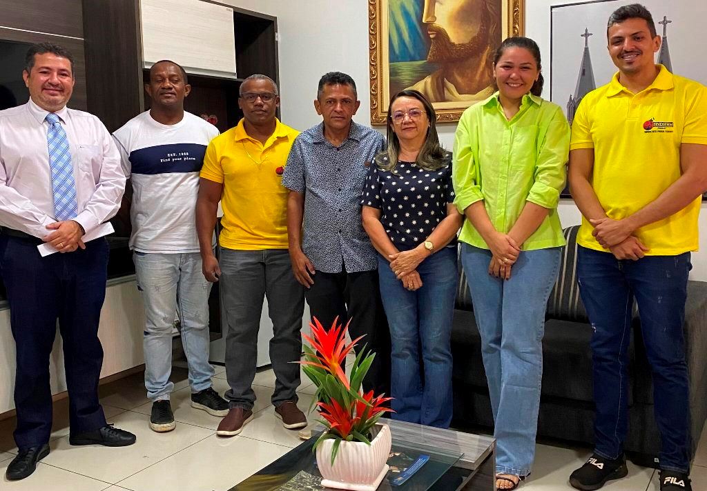 Prefeitura de Picos implanta mudança de nível salarial para professores com especializações