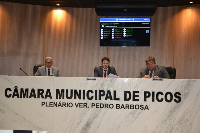 Câmara Municipal de Picos realiza mais uma sessão e vereadores debatem problemas de água e energia no município