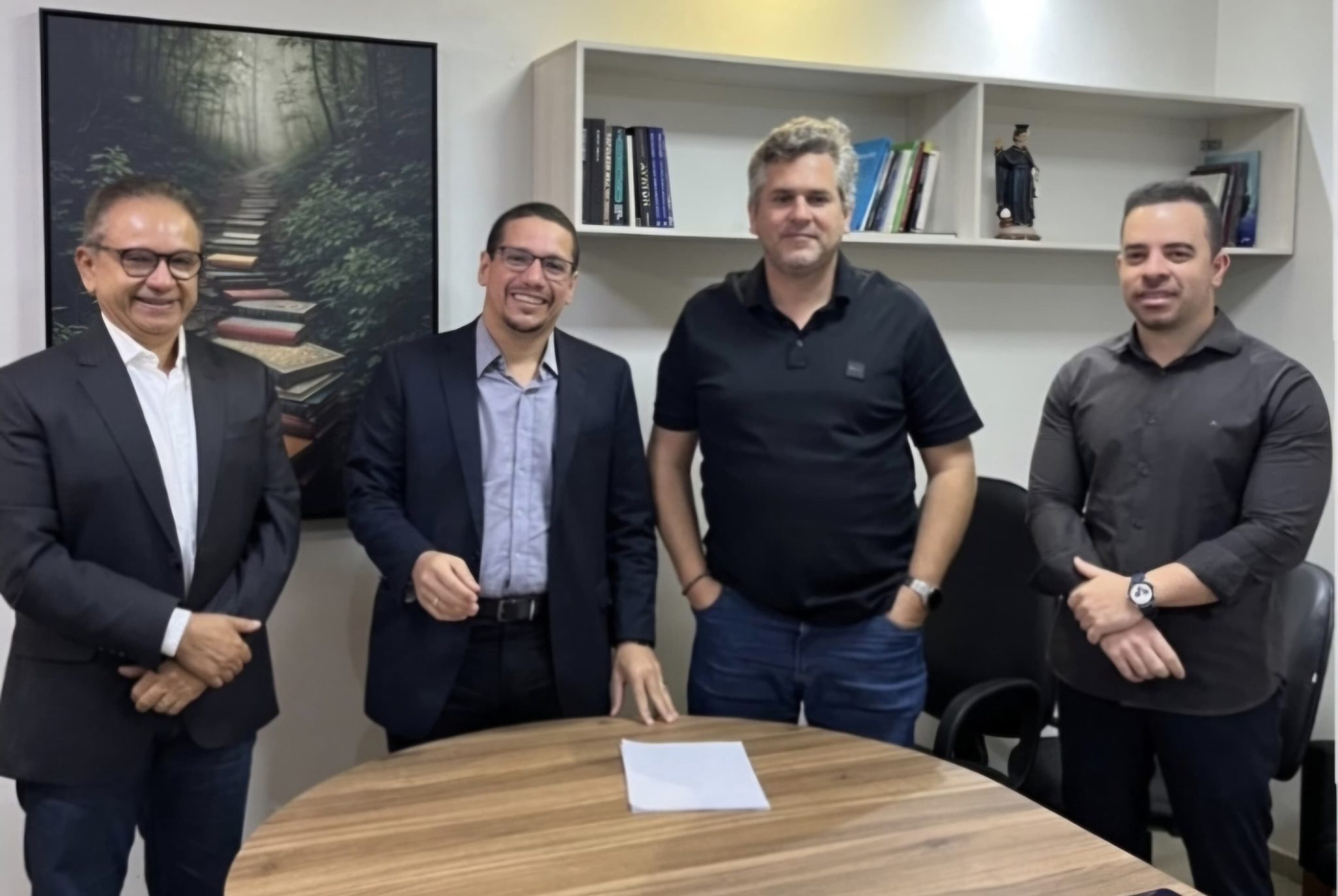 Prefeito de Picos participa de encontro sobre gestão e turismo no Piauí