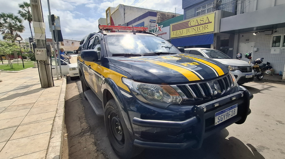 PRF apreende veículos roubados e adulterados em Picos; vítima de assalto recupera moto após 6 anos