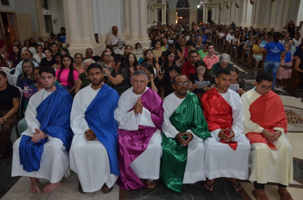Missa da Ceia do Senhor e Lava-Pés reúne centenas de fiéis na Catedral de Picos