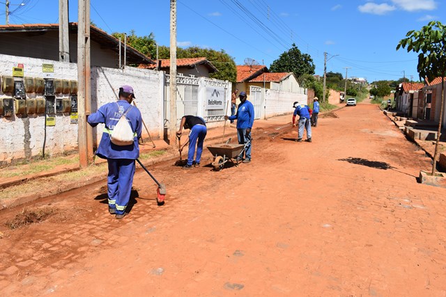 Secretaria de Serviços Públicos realiza a limpeza geral das ruas do Bairro Belo Norte