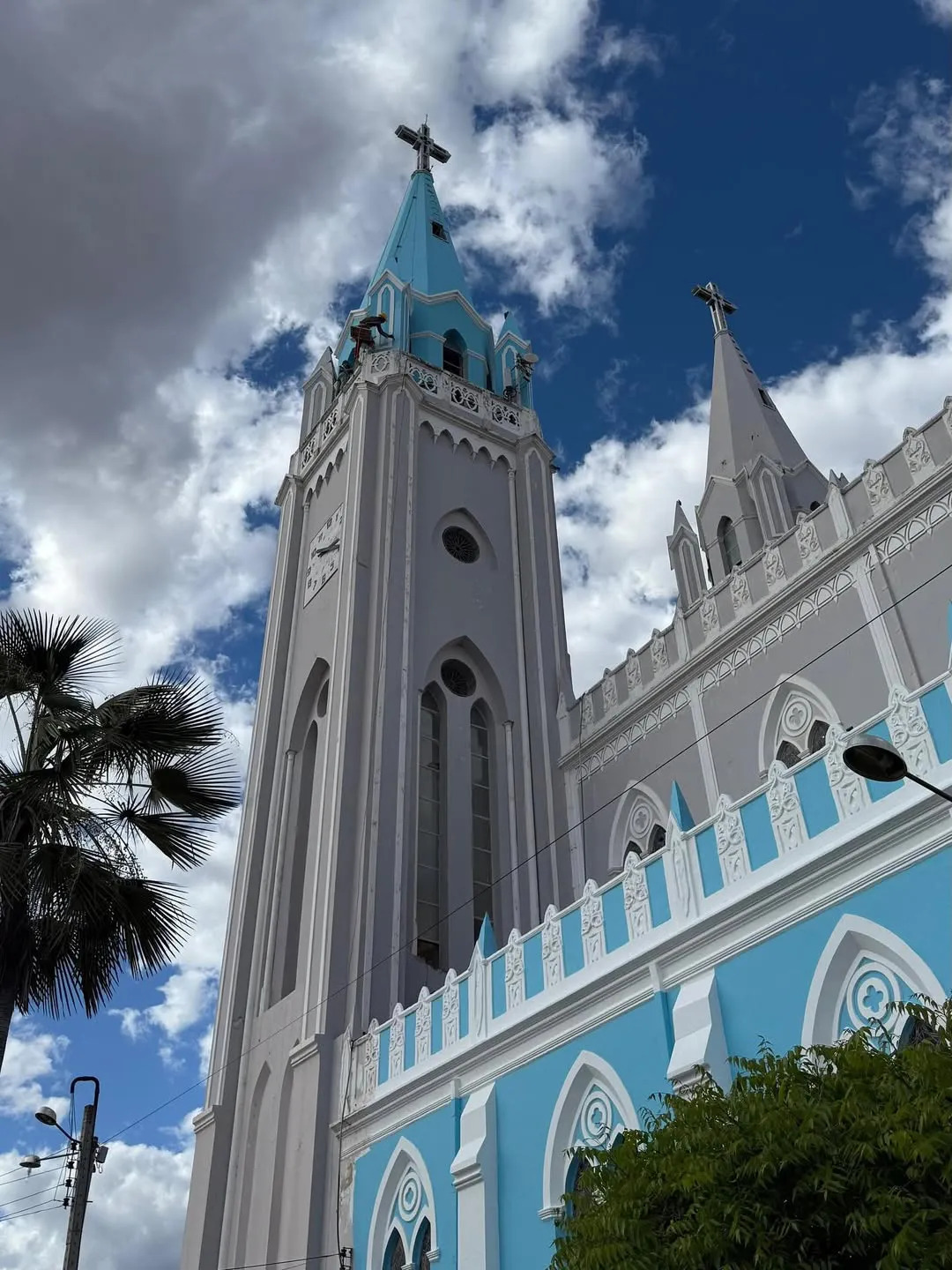 Catedral de Nossa Senhora dos Remédios recebe nova pintura