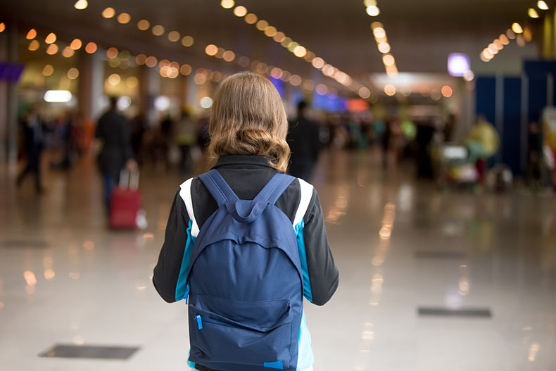 Autorização de viagem para crianças e adolescentes pode ser feita pelo celular
