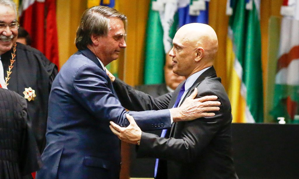 Alexandre de Moraes decreta prisão domiciliar de Jair Bolsonaro