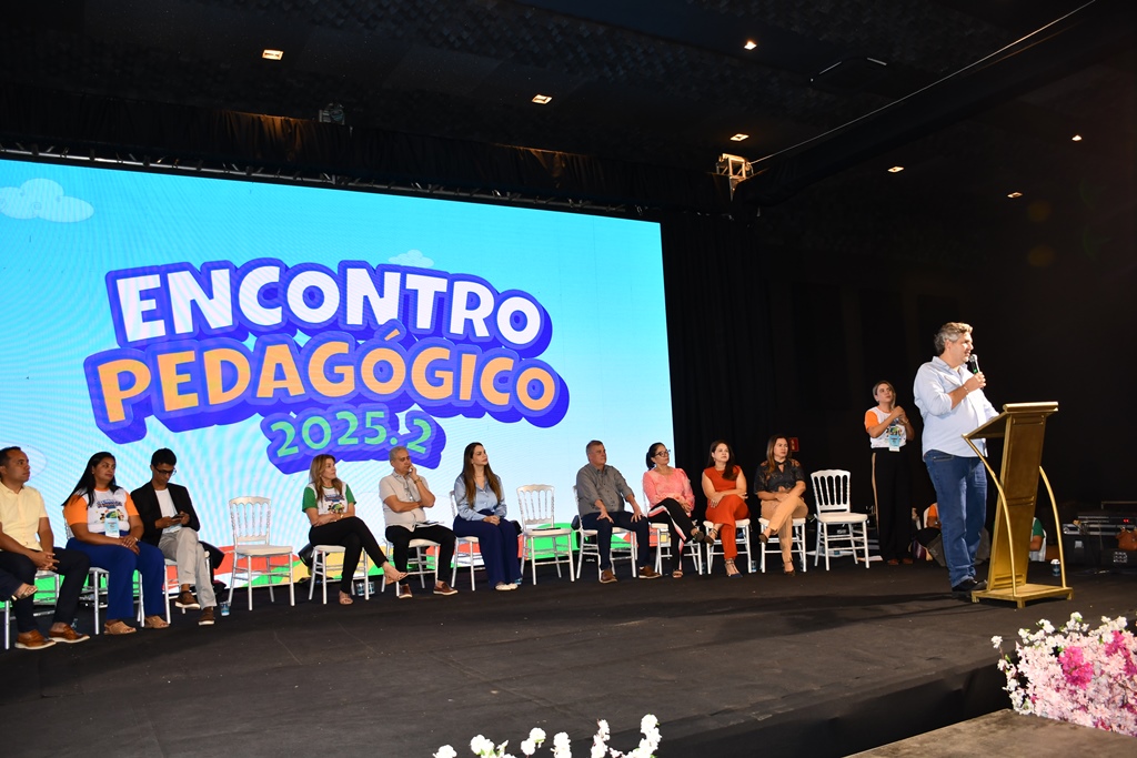 Prefeito de Picos Pablo Santos marca presença na abertura do Encontro Pedagógico