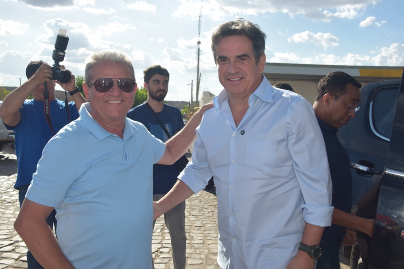 Ao lado do prefeito Belim Leal Senador Ciro Nogueira inaugura grandes obras em Vila Nova do Piauí