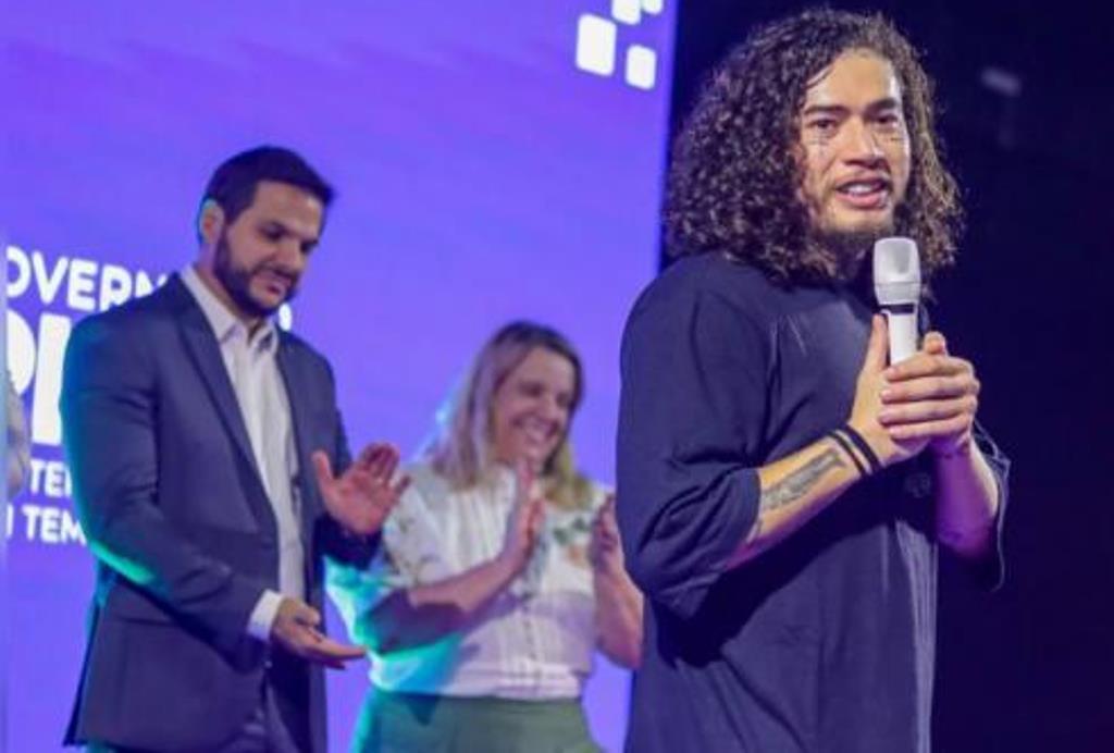 TCE investiga contrato sem licitação entre empresa de Whindersson Nunes e o governo do Piauí