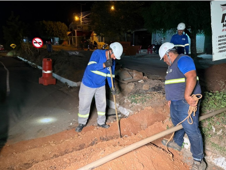 Águas do Piauí realiza interligação de rede no bairro Paraibinha e reforça abastecimento para a comunidade