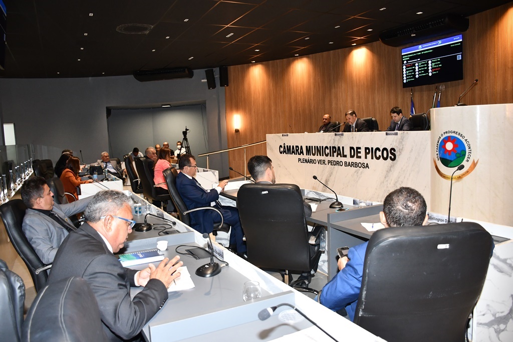 Vereadores de Picos aprovam projeto que institui cobrança da taxa do lixo