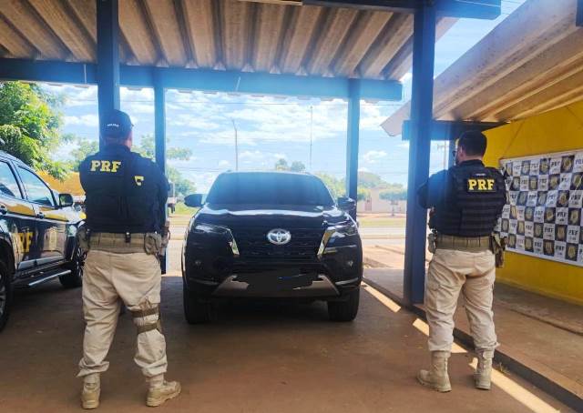 PRF em Picos apreende carro de luxo com chassi adulterado
