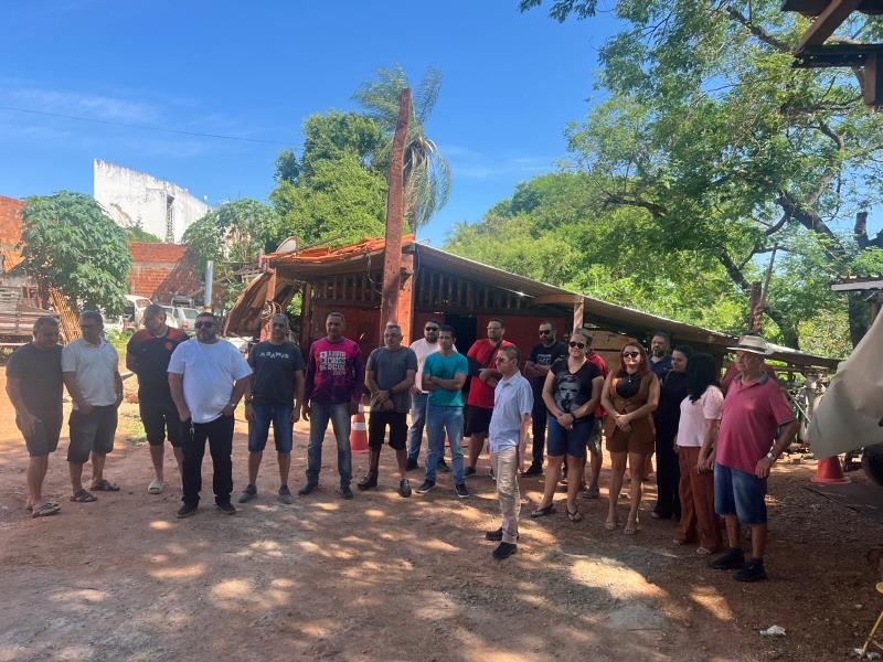 Familiares e amigos de Antônio Cachopa protestam contra soltura de suspeito de homicídio em Picos