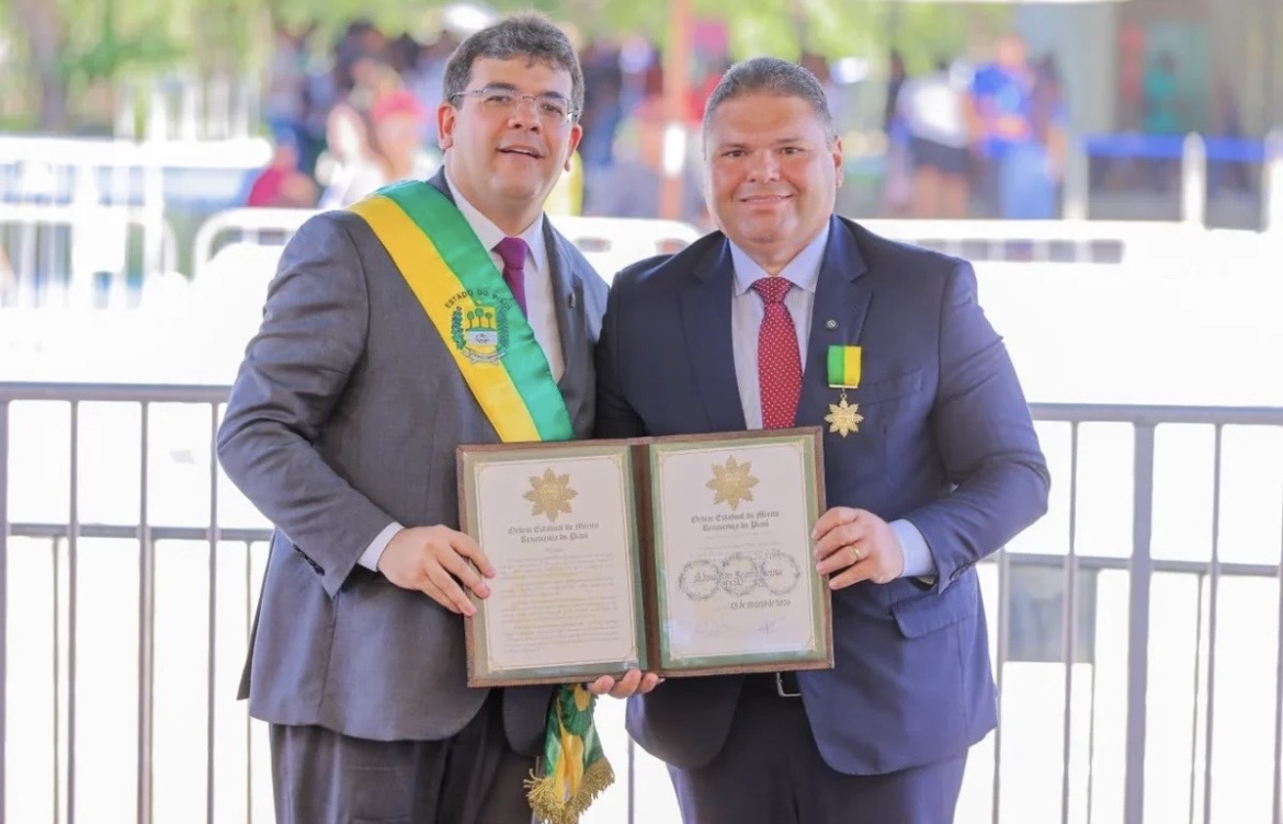 Prefeito de São José do Piauí é homenageado com a Ordem Estadual do Mérito Renascença