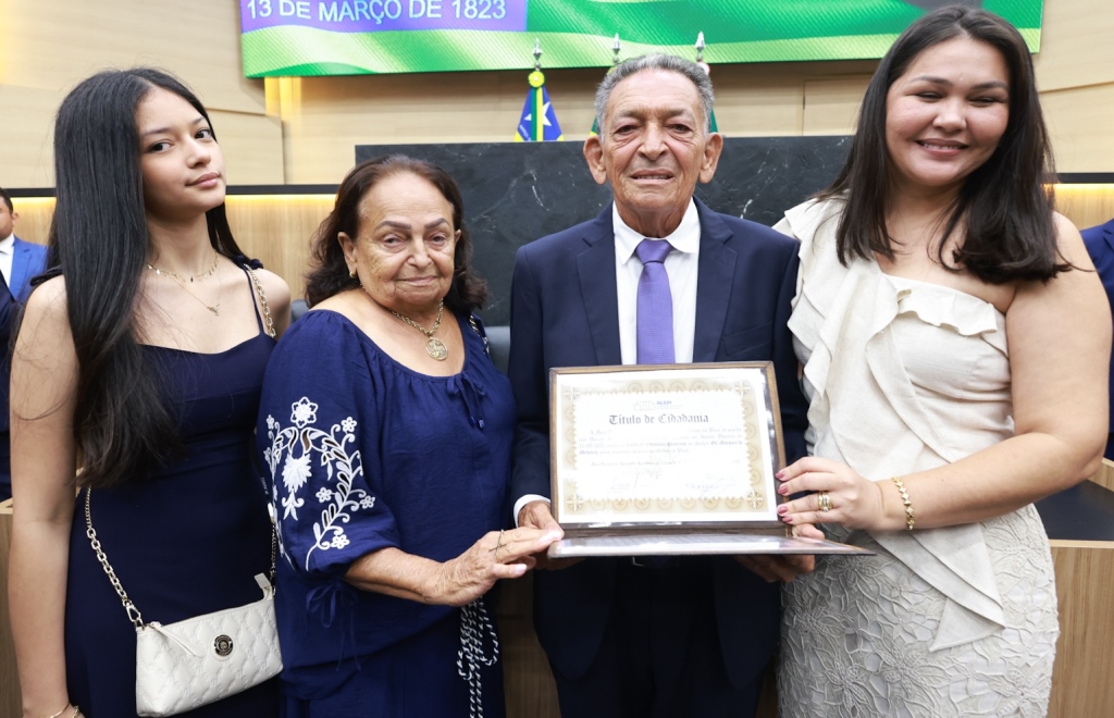 Ex-prefeito de Picos Gil Paraibano recebe título de cidadão piauiense