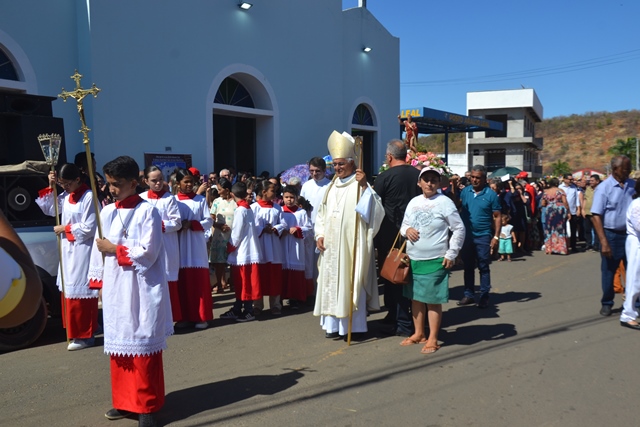 Fiéis celebram encerramento dos festejos de São João Batista com missa solene e procissão em São João da Canabrava